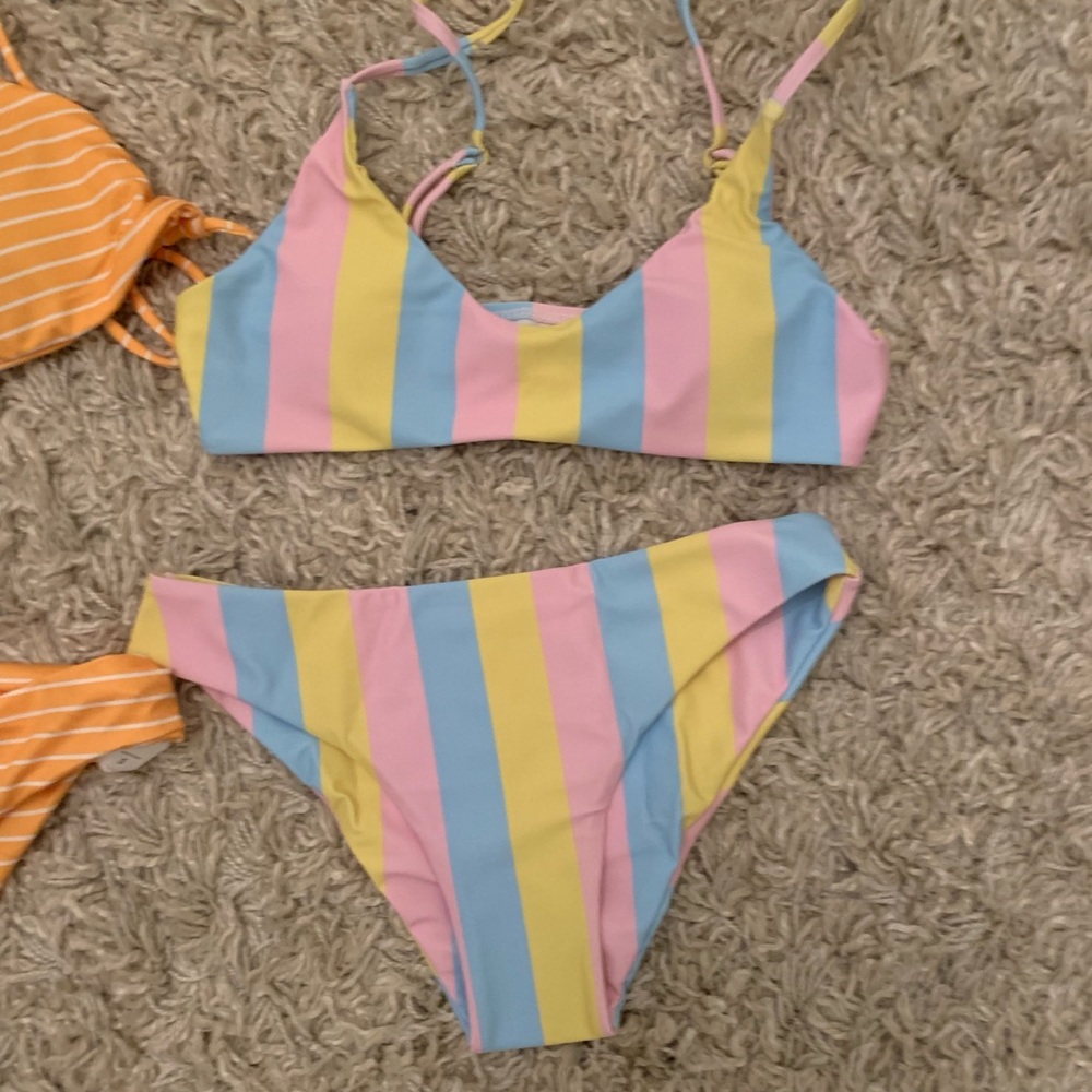 Color Bikinis! - Picture 4 of 4